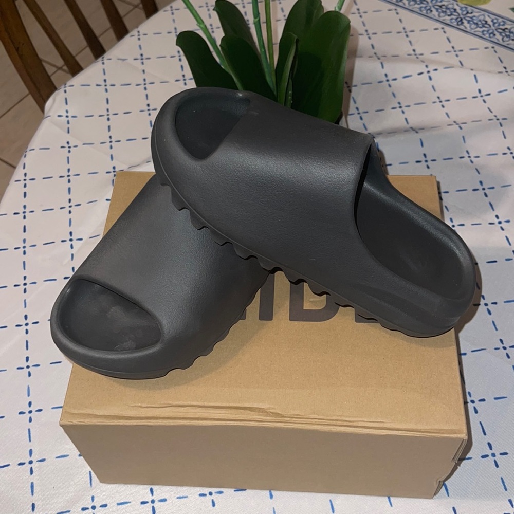 Adidas Yeezy Slides - Men’s Size 6 - NWT
